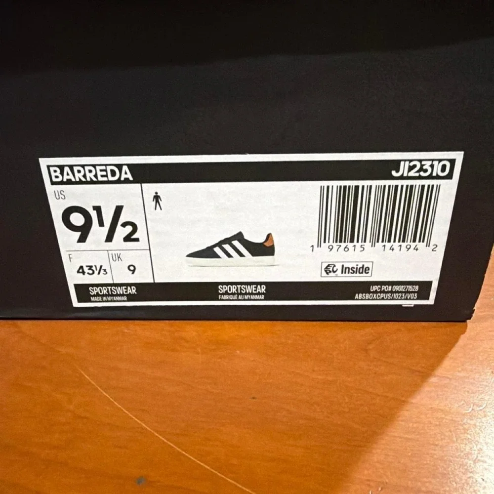Adidas Barreda Mens Navy Blue White Sneakers JI2310 Size 9.5 NEW